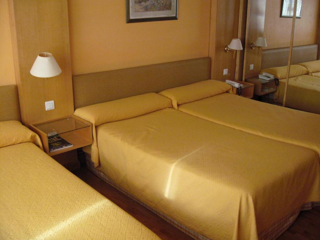 Hotel Restaurante San Roque 麦迪纳·德尔·坎普 客房 照片