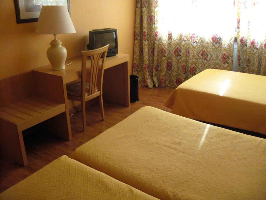 Hotel Restaurante San Roque 麦迪纳·德尔·坎普 客房 照片