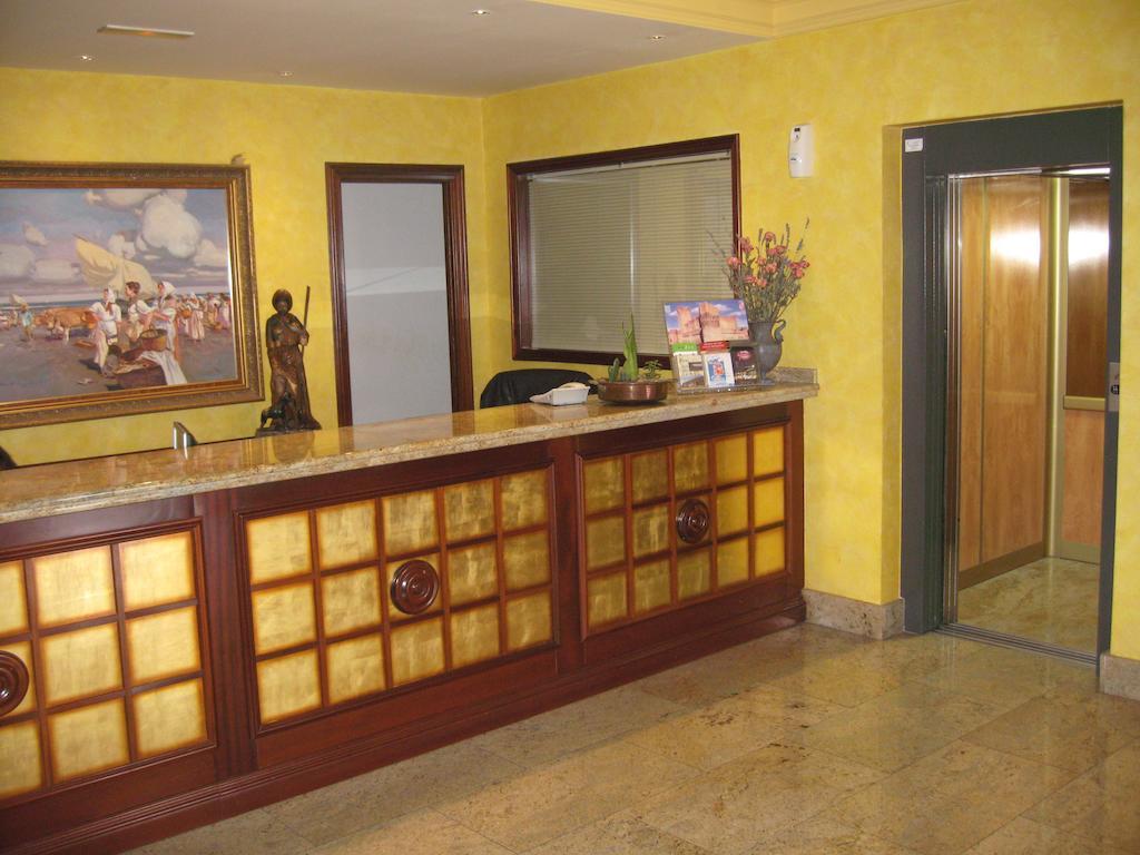Hotel Restaurante San Roque 麦迪纳·德尔·坎普 外观 照片